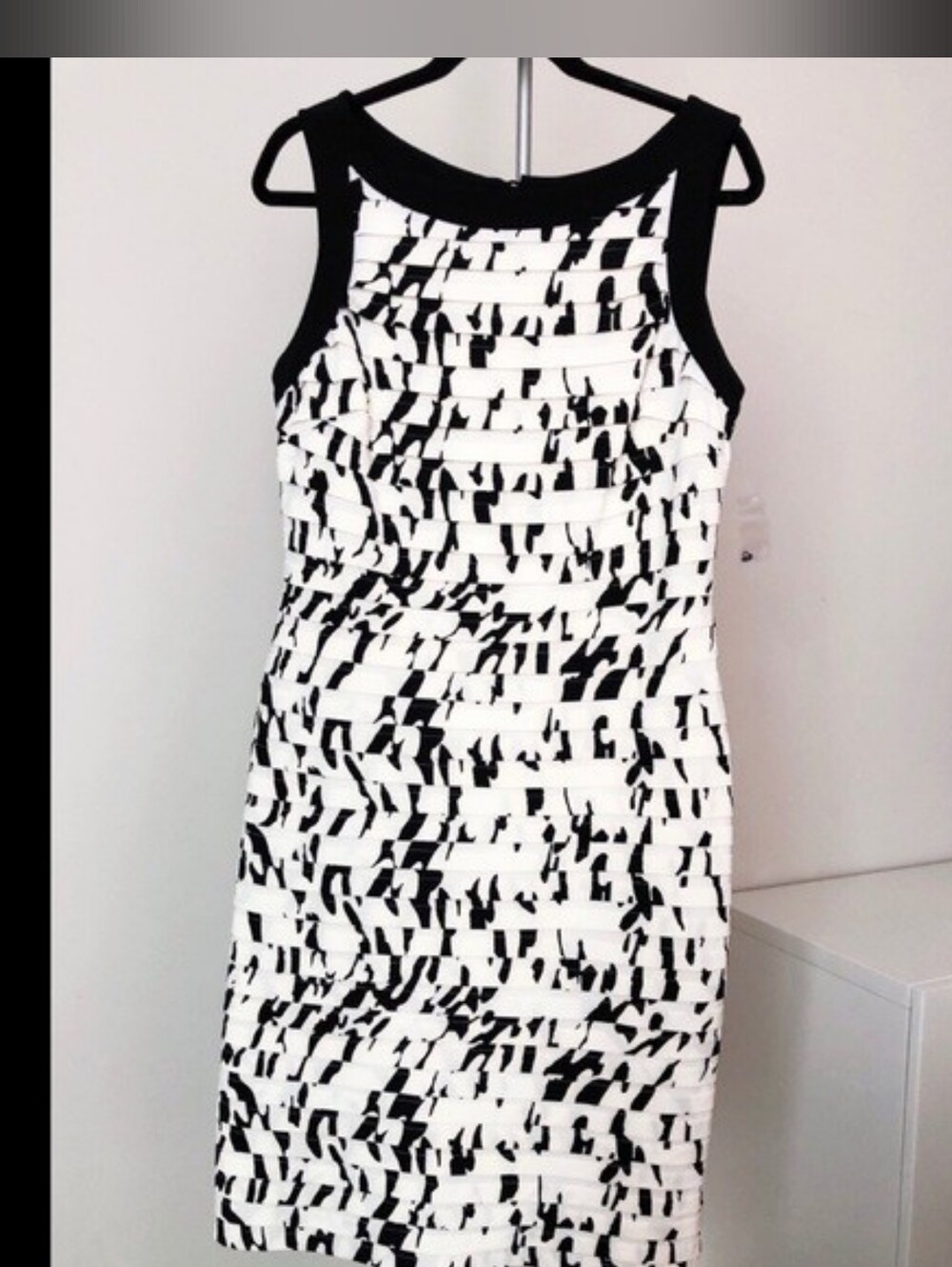 BNWT - Gilani - (Size 12) Women's Black White Print Sleeveless Midi Dress